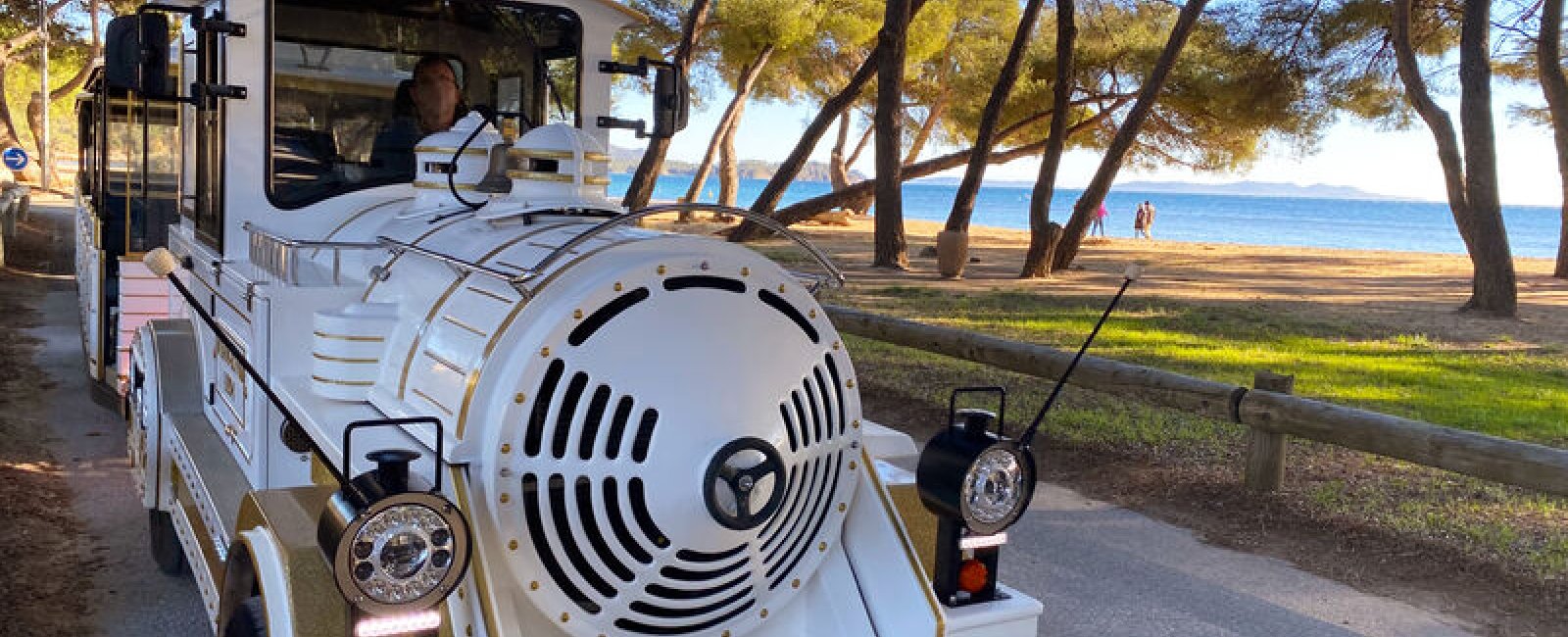 Balade en petit train en Méditerranée Porte des Maures