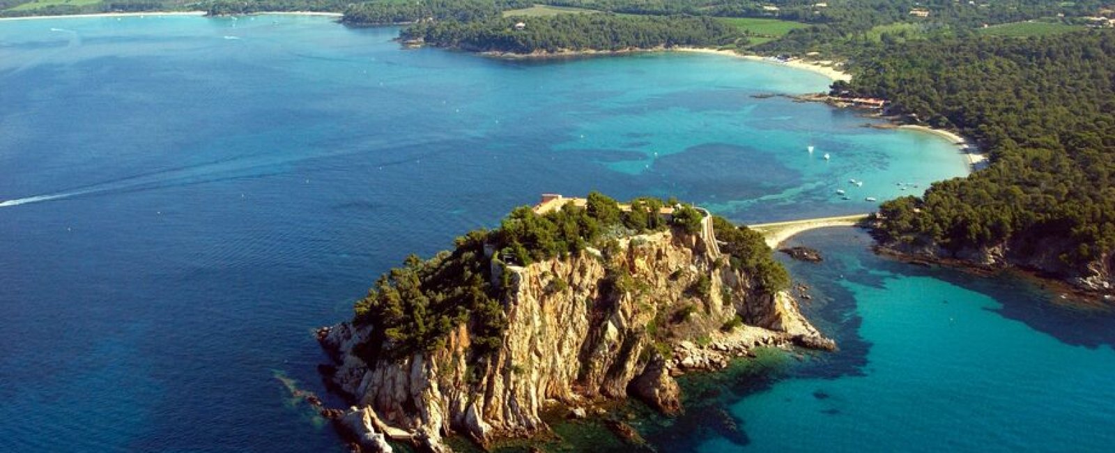 Balade côtière vers le Fort de Brégançon avec Jack Martins Aventure