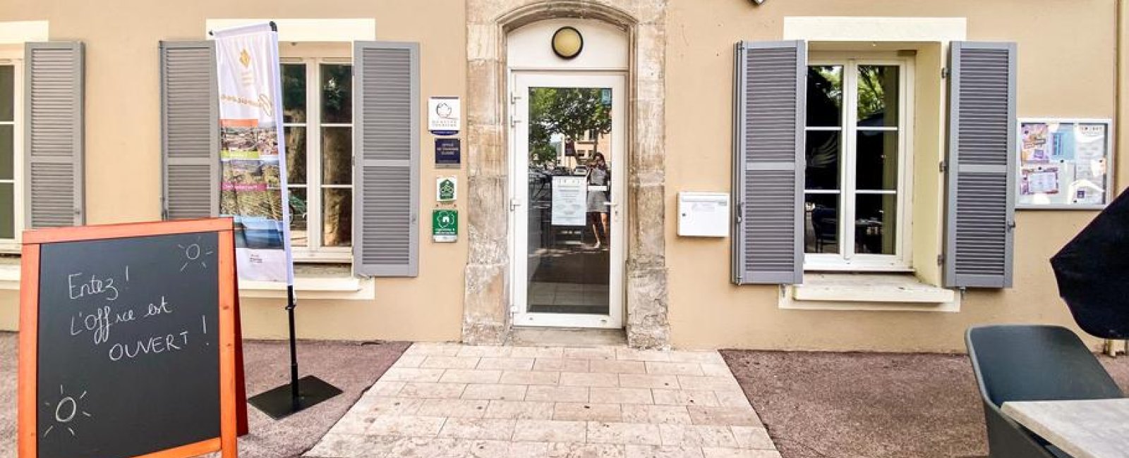 Devanture office de tourisme de Cuers