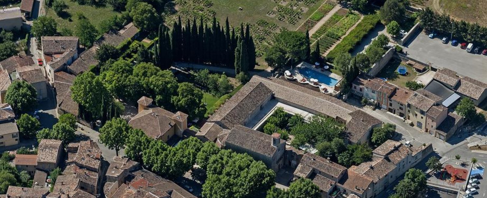 Vue aérienne de l'abbaye de la Celle