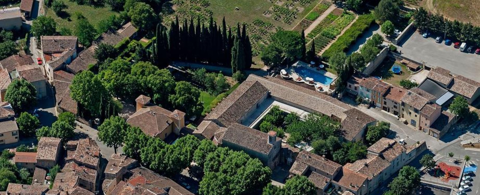 Vue aérienne de l'abbaye de la Celle