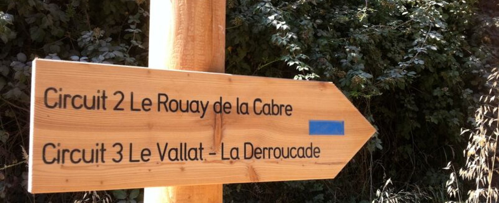 Panneau sentier Le Valalt - La Deroucade à La Londe les Maures Panneau sentier Le Valalt - La Deroucade à La Londe les Maures