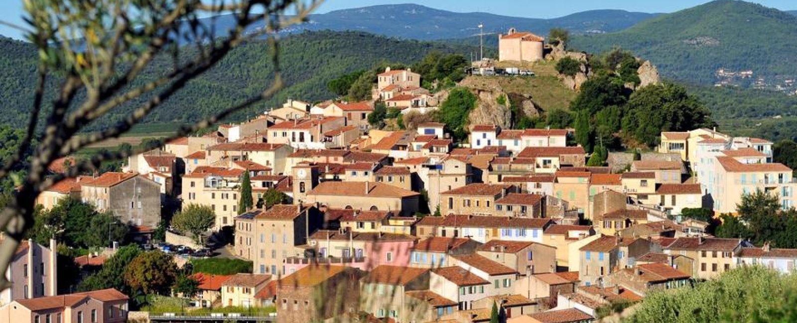 Village Provençal dans Pierrefeu du Var
