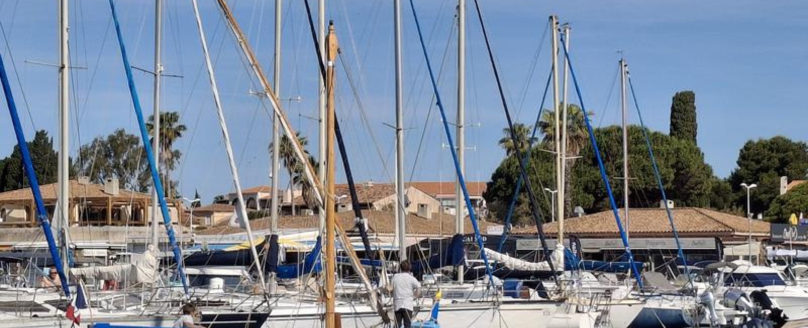 Ronds dans l'eau à bord d'un pointu_Port Miramar