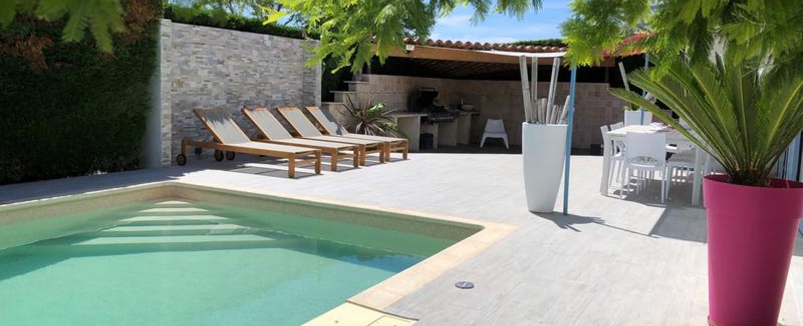 Piscine et terrasse