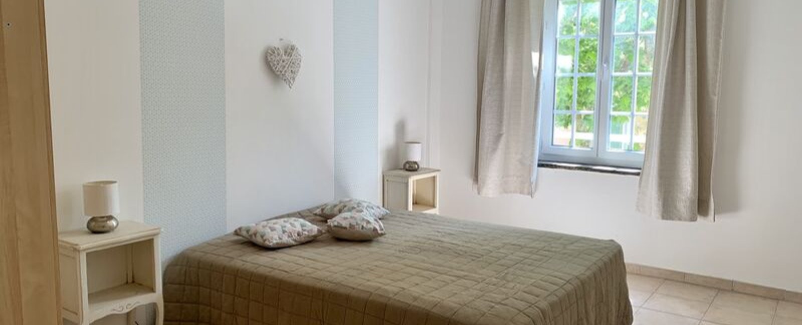 Chambre 2 Appartement Amandier T3Gîte des Anglades