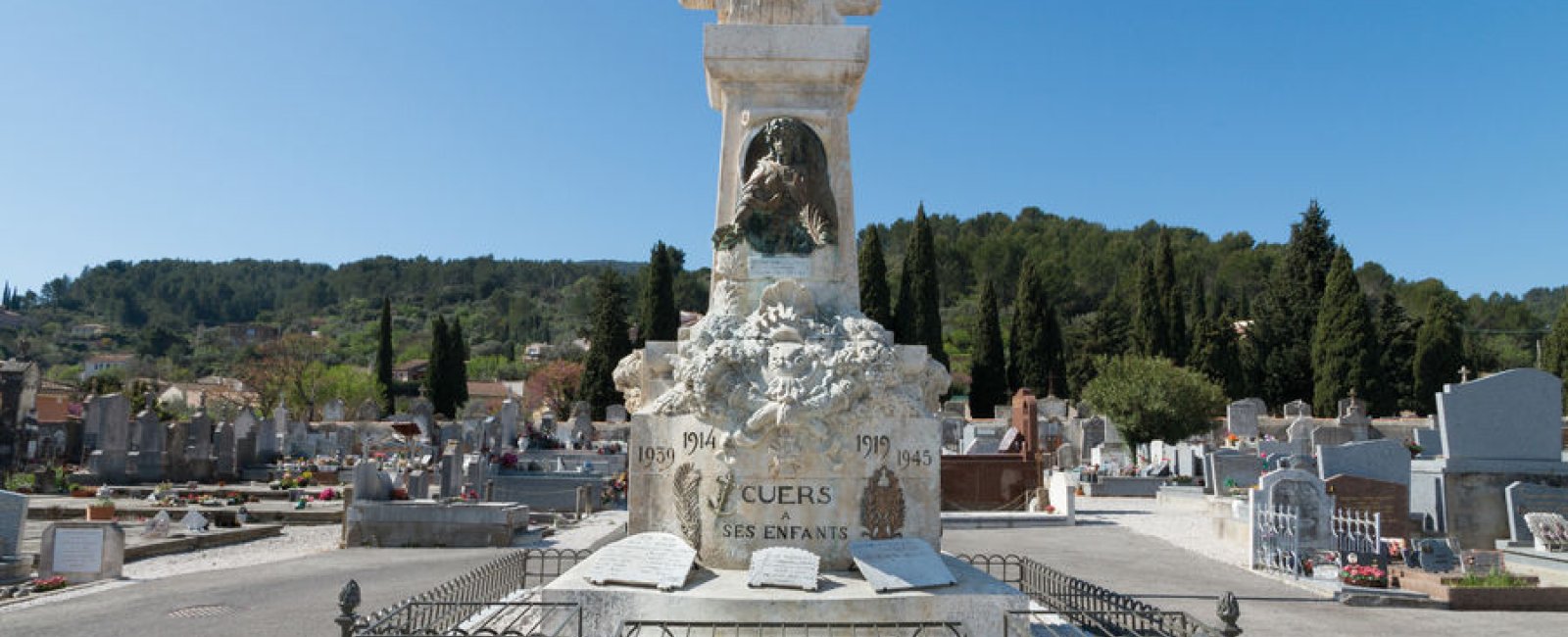 Le monument aux Morts du cimetière de Cuers