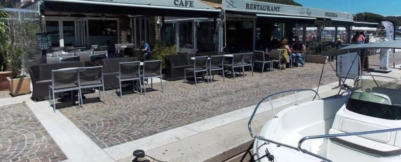 Restaurant La Rade sur le port Miramar
