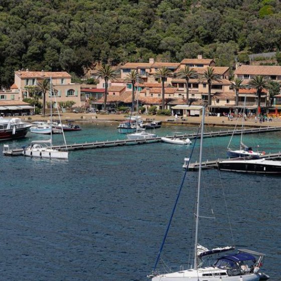 Vue sur le village de Port-Cros