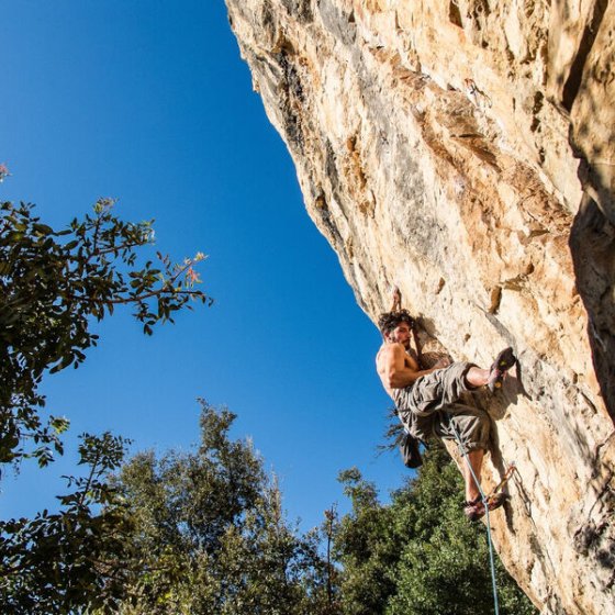 Escalade sur falaise