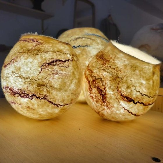 Atelier création de cocons lumineux en laine feutrée avec la Ferme du Lambert