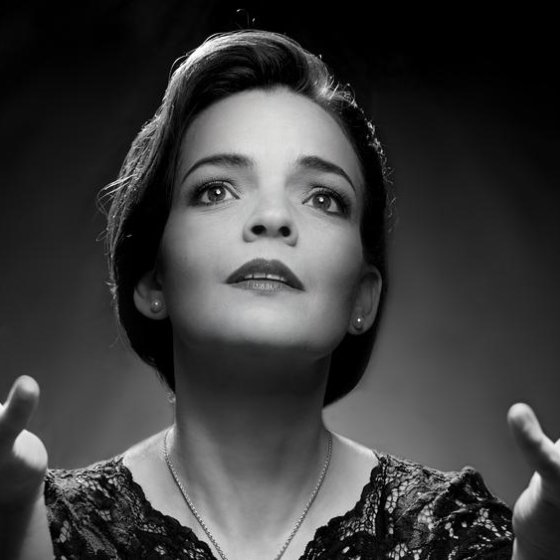 Les musicales dans les vignes - Hommage à Piaf et Aznavour par Anne Carrère au Château la Gordonne