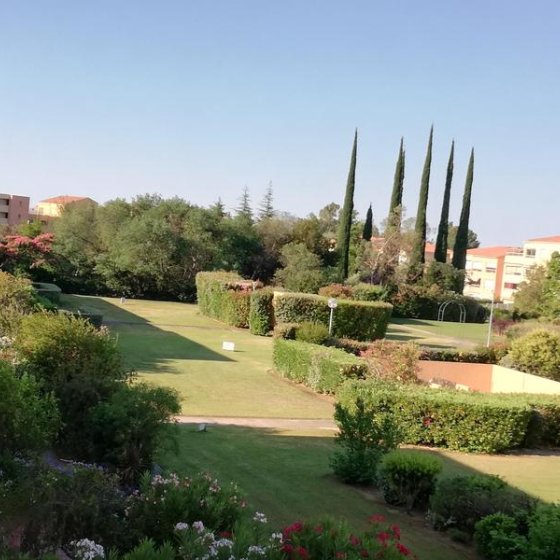 Vue depuis la loggia sur le parc