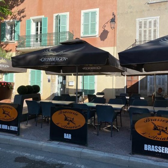 Terrasse du bar restaurant l'Aviation à Cuers