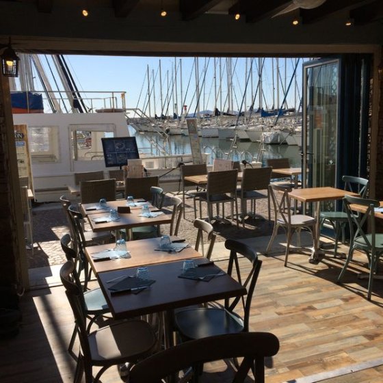 Restaurant with terrace on the Miramar port